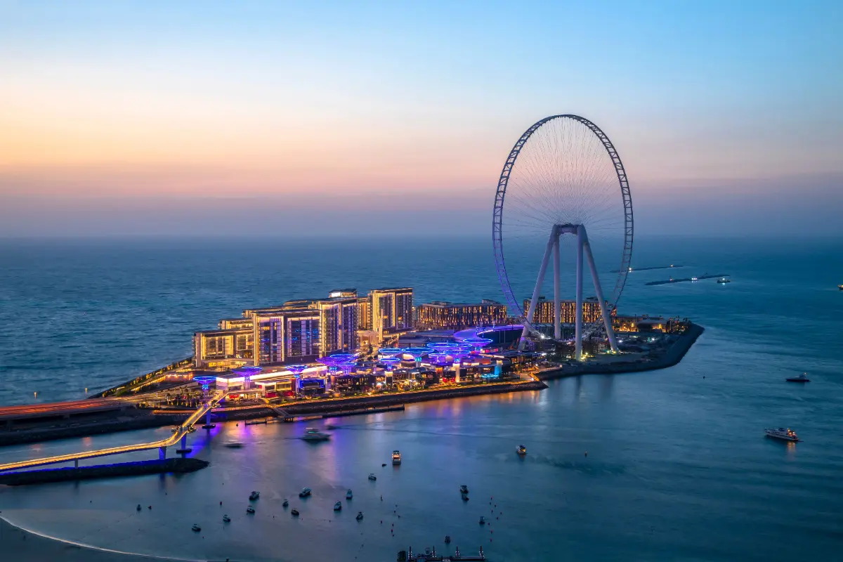 Facilities and experience of visiting Ain Dubai: luxury cabins and breathtaking views