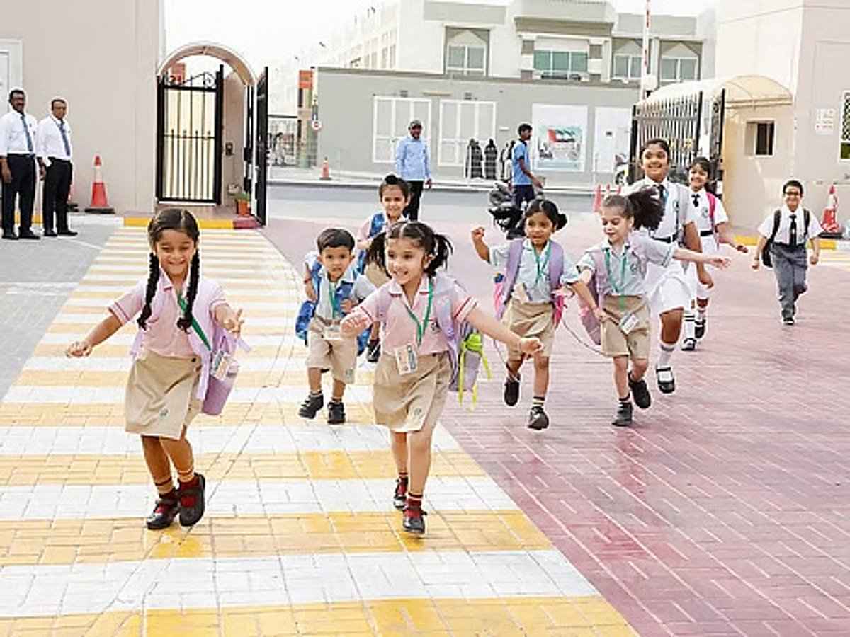 مدارس الإمارات تعاود فتح أبوابها الاثنين بعد عطلة نصف الفصل