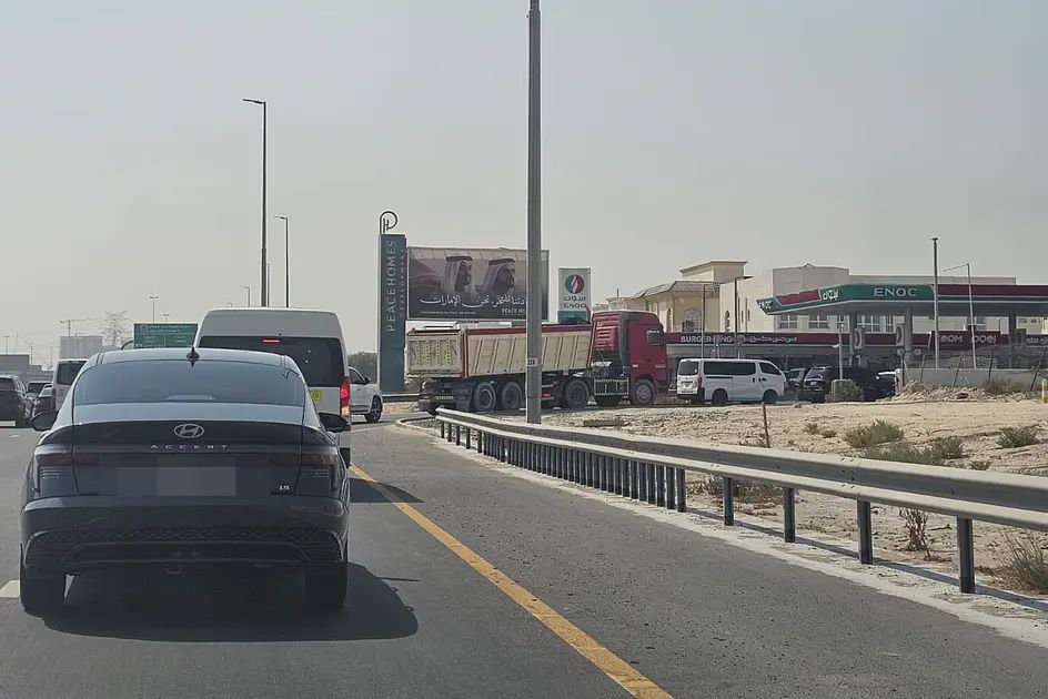 هجوم رانندگان دبی برای پر کردن باک پیش از افزایش قیمت بنزین در اکتبر